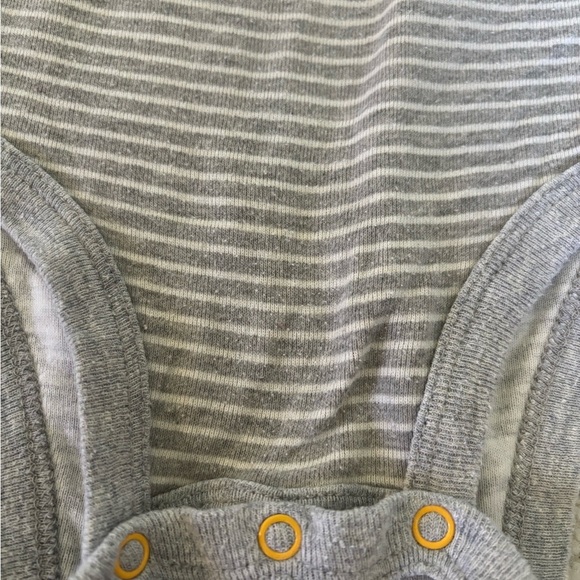 Gray Striped Short Sleeve Bodysuit with 3D Lion Face and Tail. By Just Born 12m - Picture 4 of 4